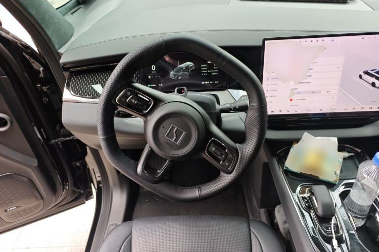 Used Zeekr 009 2024 7-Seater Walk-Through Version Four-Wheel Drive 108 kWh Steering Wheel