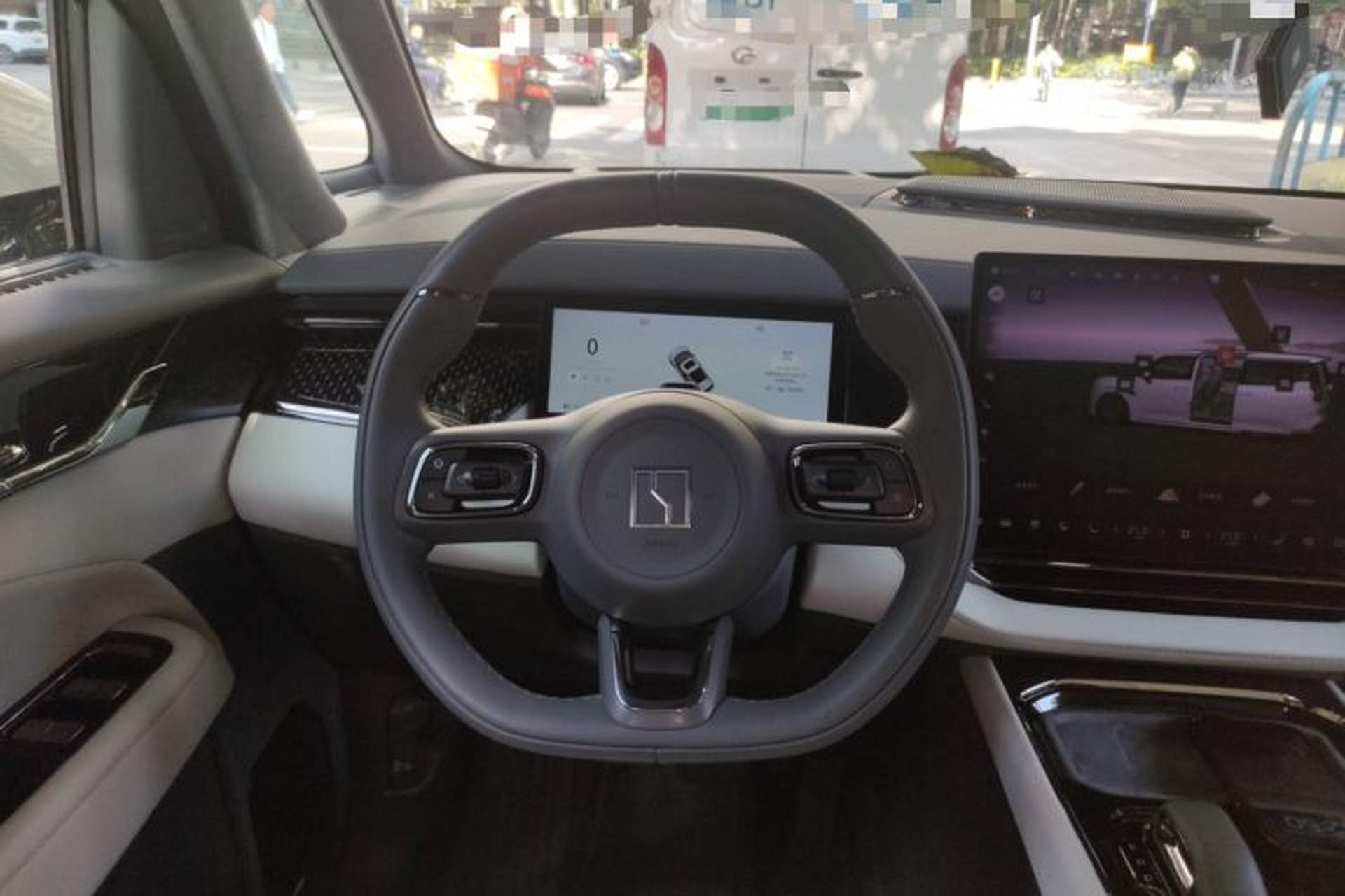 Used Zeekr 009 2024 7-Seater Walk-Through Version Four-Wheel Drive 108 kWh Steering Wheel