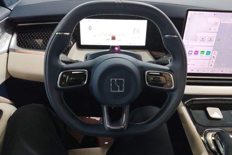Used Zeekr 009 2024 7-Seater Walk-Through Version Four-Wheel Drive 108 kWh Steering Wheel