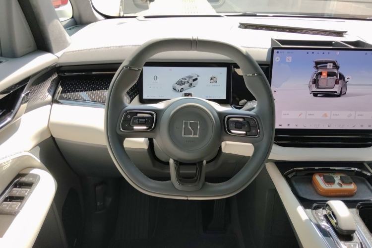Used Zeekr 009 2024 Six-Seat Executive Version 4WD 108 kWh Steering Wheel