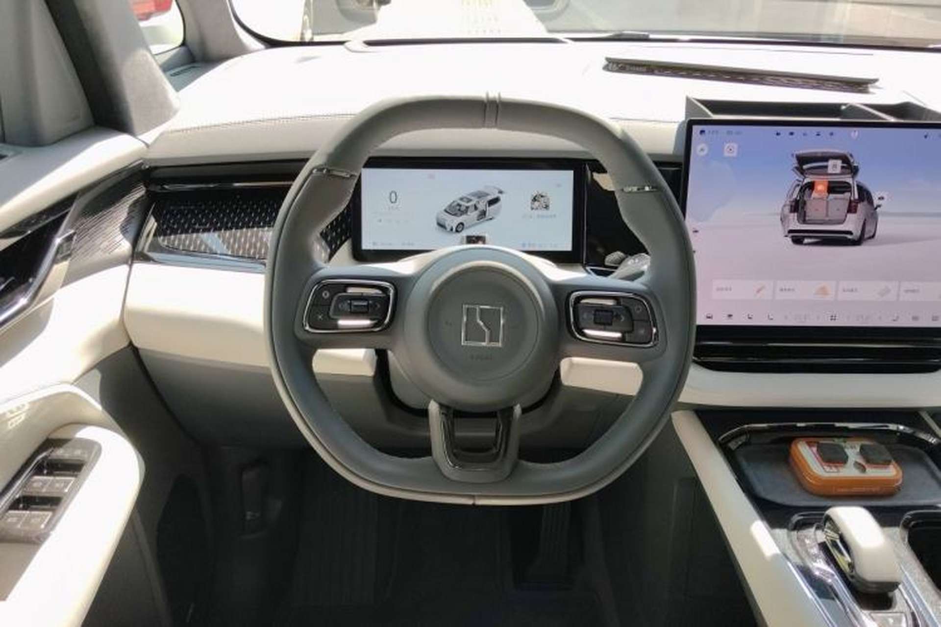 Used Zeekr 009 2024 Six-Seat Executive Version 4WD 108 kWh Steering Wheel