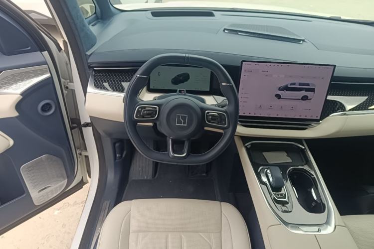 Used Zeekr 009 2024 Six-Seat Executive Version 4WD 108 kWh Steering Wheel