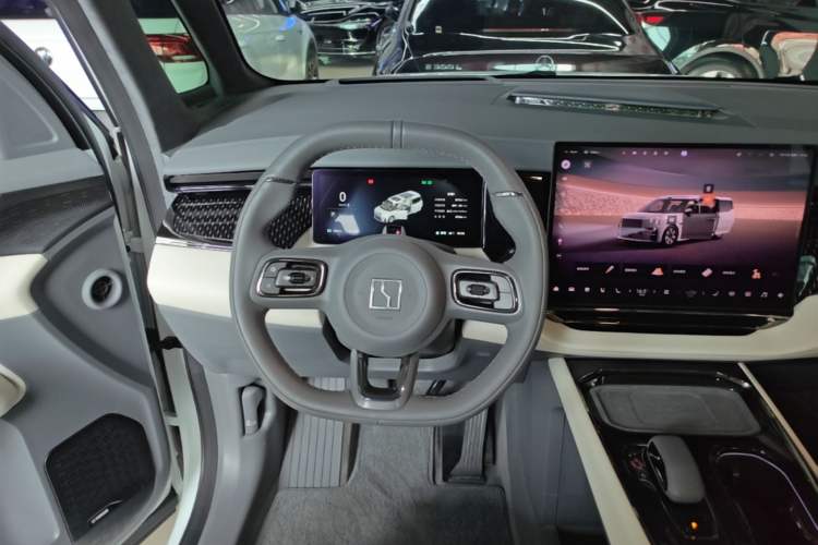 Used Zeekr 009 2024 Six-Seat Executive Version 4WD 108 kWh Steering Wheel