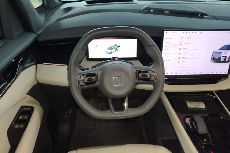 Used Zeekr 009 2024 Six-Seat Executive Version 4WD 108 kWh Steering Wheel