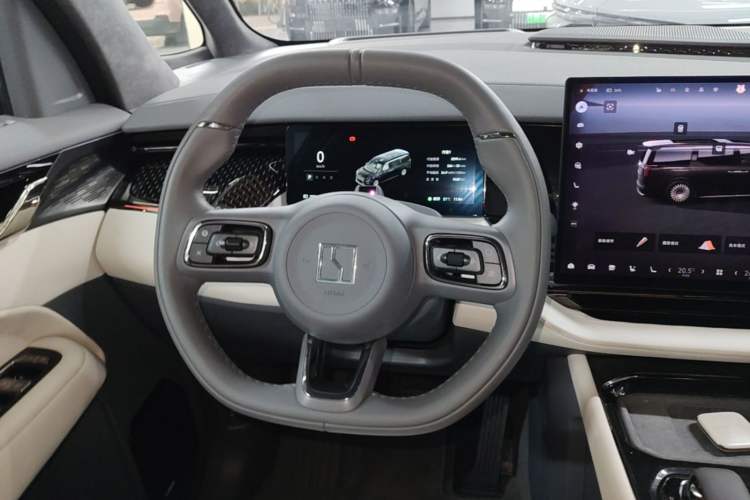 Used Zeekr 009 2024 7-Seater Walk-Through Version Four-Wheel Drive 108 kWh Steering Wheel