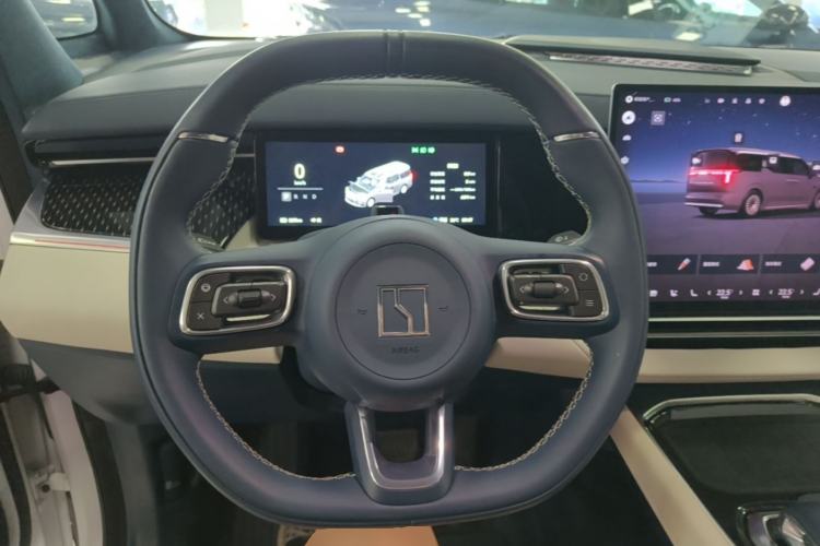 Used Zeekr 009 2024 7-Seater Walk-Through Version Four-Wheel Drive 108 kWh Steering Wheel