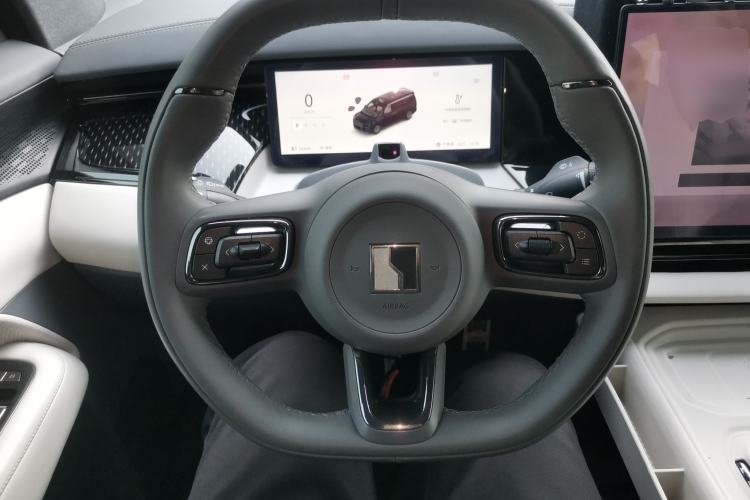 Used Zeekr 009 2024 7-Seater Aisle Version 108 kWh Steering Wheel