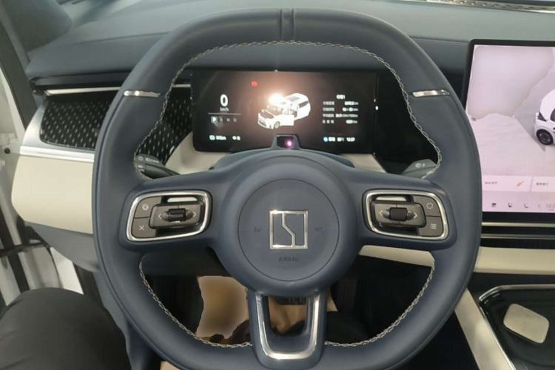 Used Zeekr 009 2024 7-Seater Walk-Through Version Four-Wheel Drive 108 kWh Steering Wheel