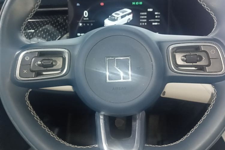 Used Zeekr 009 2024 7-Seater Aisle Version 108 kWh Steering Wheel