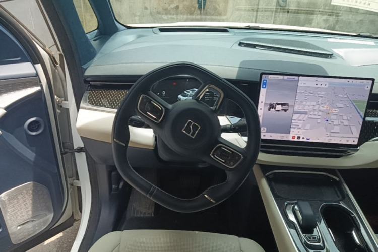Used Zeekr 009 2024 Six-Seat Executive Version 4WD 108 kWh Steering Wheel