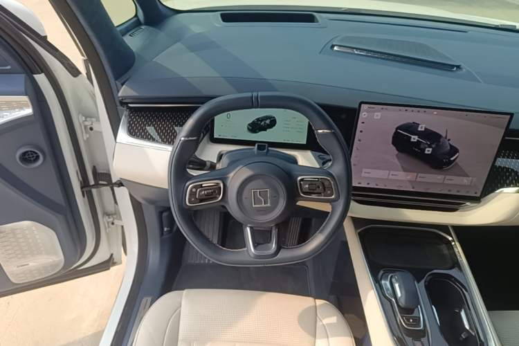 Used Zeekr 009 2024 Six-Seat Executive Version 4WD 108 kWh Steering Wheel