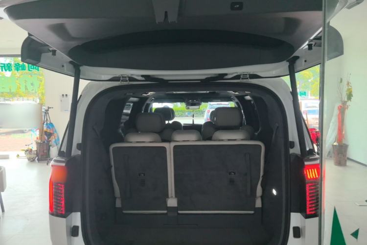 Used Zeekr 009 2024 7-Seater Walk-through Version 4WD 140 kWh Trunk
