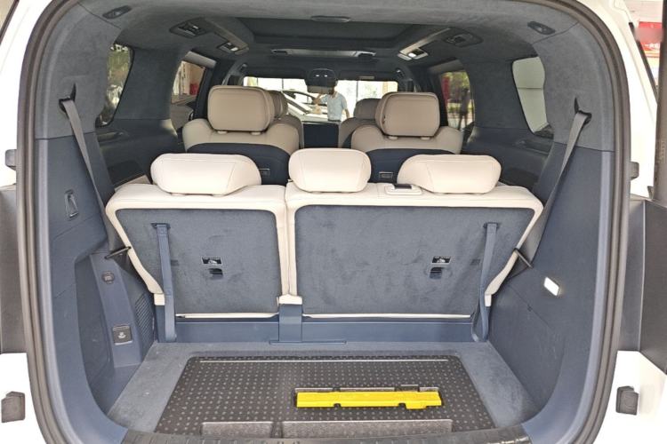 Used Zeekr 009 2024 7-Seater Walk-Through Version Four-Wheel Drive 108 kWh Trunk