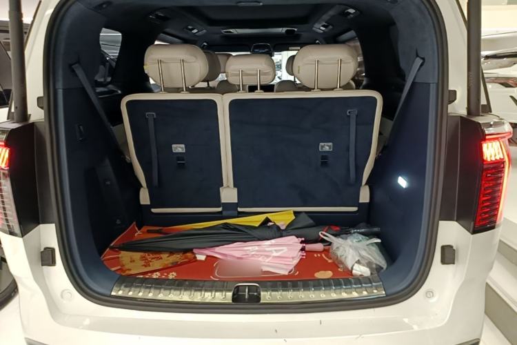 Used Zeekr 009 2024 7-Seater Aisle Version 108 kWh Trunk