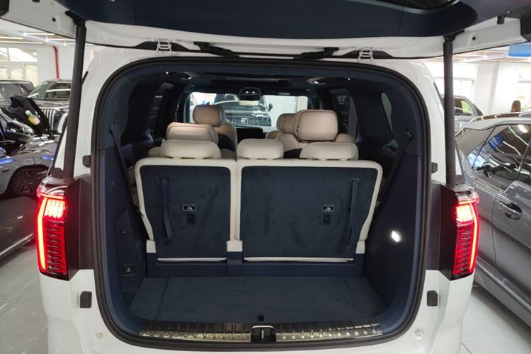 Used Zeekr 009 2024 7-Seater Walk-Through Version Four-Wheel Drive 108 kWh Trunk