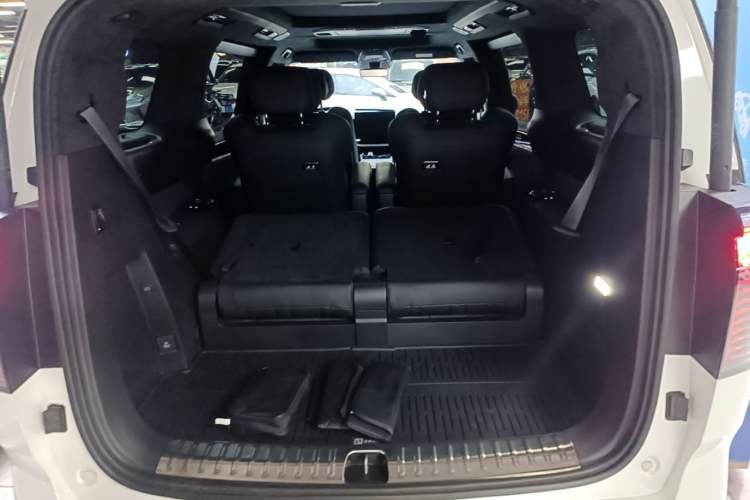 Used Zeekr 009 2024 Six-Seat Executive Version 4WD 108 kWh Trunk