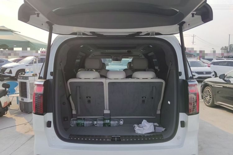 Used Zeekr 009 2024 7-Seater Walk-Through Version Four-Wheel Drive 108 kWh Trunk