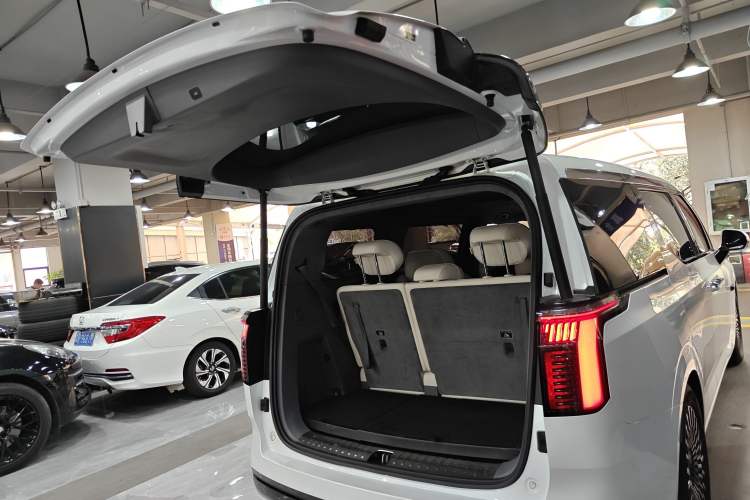 Used Zeekr 009 2024 7-Seater Aisle Version 108 kWh Trunk