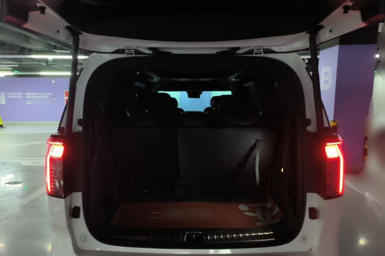 Used Zeekr 009 2024 7-Seater Aisle Version 108 kWh Trunk