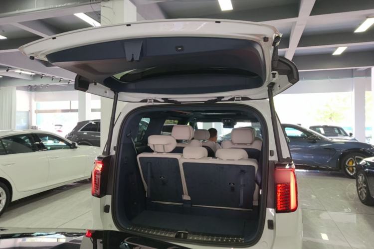 Used Zeekr 009 2024 7-Seater Walk-Through Version Four-Wheel Drive 108 kWh Trunk