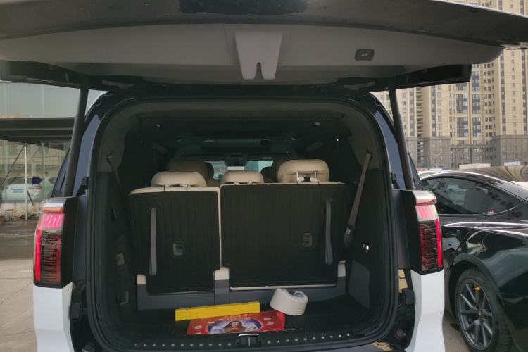 Used Zeekr 009 2024 7-Seater Aisle Version 108 kWh Trunk