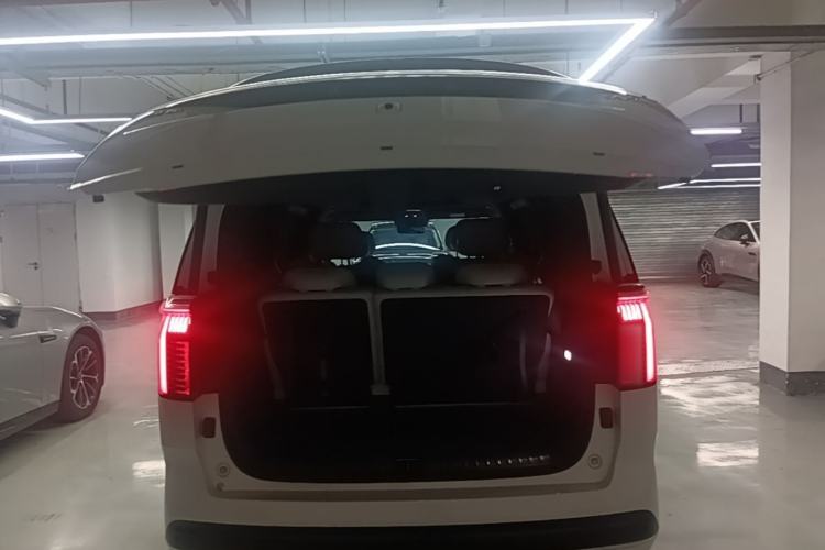 Used Zeekr 009 2024 7-Seater Aisle Version 108 kWh Trunk