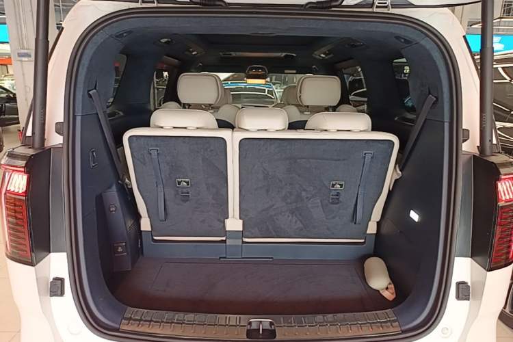 Used Zeekr 009 2024 7-Seater Walk-Through Version Four-Wheel Drive 108 kWh Trunk