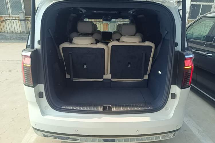 Used Zeekr 009 2024 Six-Seat Executive Version 4WD 108 kWh Trunk