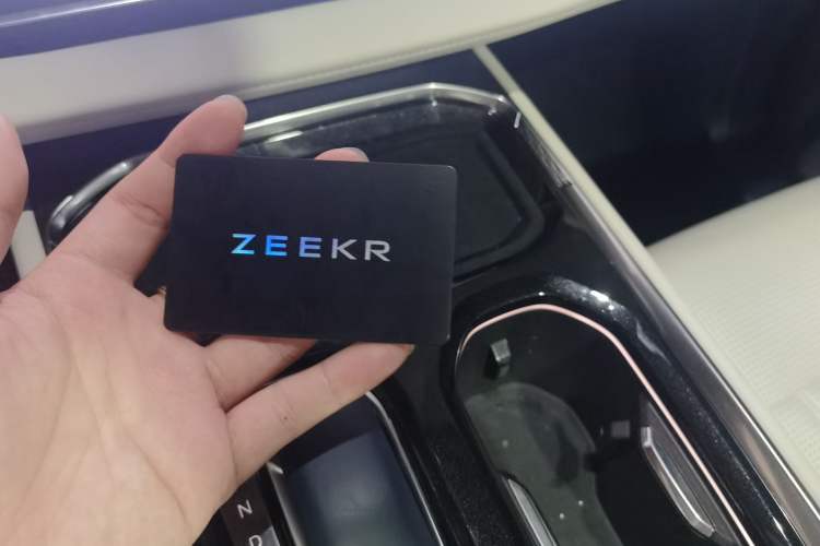 Used Zeekr 009 2024 Six-Seat Executive Version 4WD 108 kWh Vehicle Key