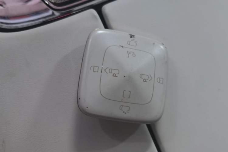Used Zeekr 009 2024 Six-Seat Executive Version 4WD 108 kWh Vehicle Key