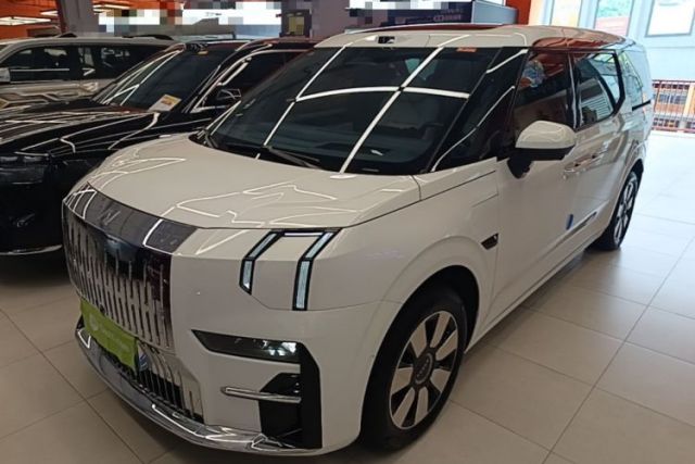 Used Zeekr 009 2024 7-Seater Walk-Through Version Four-Wheel Drive 108 kWh