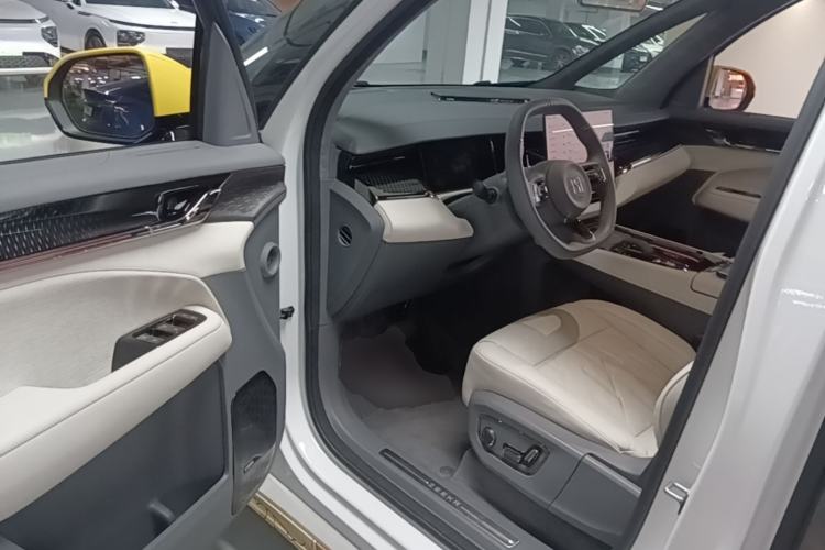 Used Zeekr 009 2024 Six-Seat Executive Version 4WD 108 kWh Driver Seat