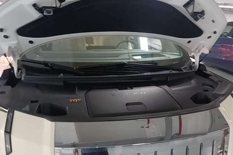 Used Zeekr 009 2024 Six-Seat Executive Version 4WD 108 kWh Engine Bay