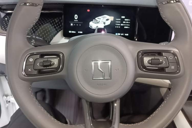 Used Zeekr 009 2024 Six-Seat Executive Version 4WD 108 kWh Steering Wheel