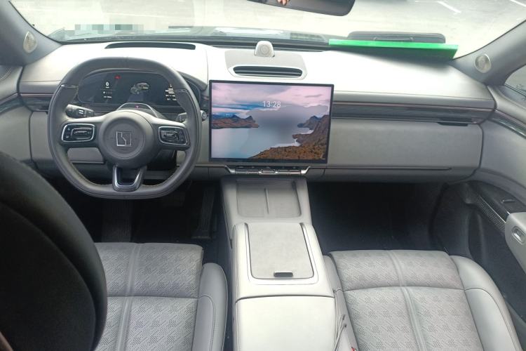 Used Zeekr 7X 2025 75 kWh Rear-Wheel Drive Intelligent Driving Version Center Console