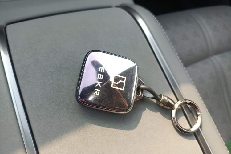 Used Zeekr 7X 2025 75 kWh Rear-Wheel Drive Intelligent Driving Version Vehicle Key