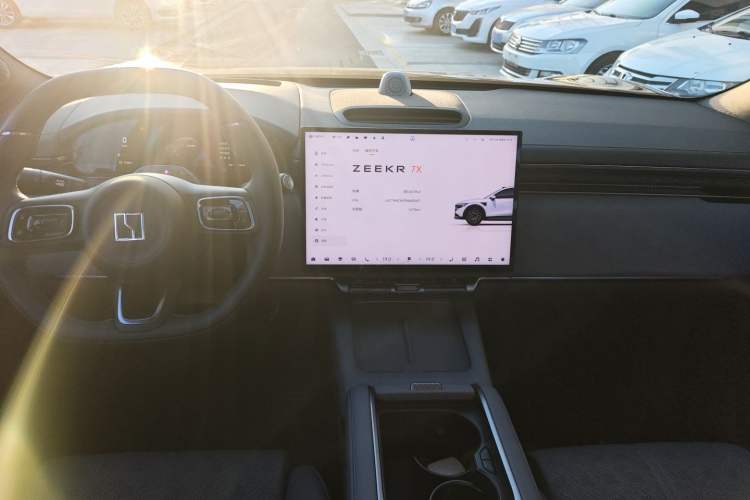 Used Zeekr 7X 2025 75 kWh Rear-Wheel Drive Intelligent Driving Version Audio And AC Panel