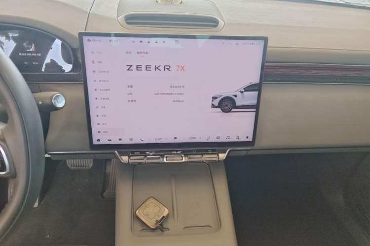 Used Zeekr 7X 2025 75 kWh Rear-Wheel Drive Intelligent Driving Version Audio And AC Panel