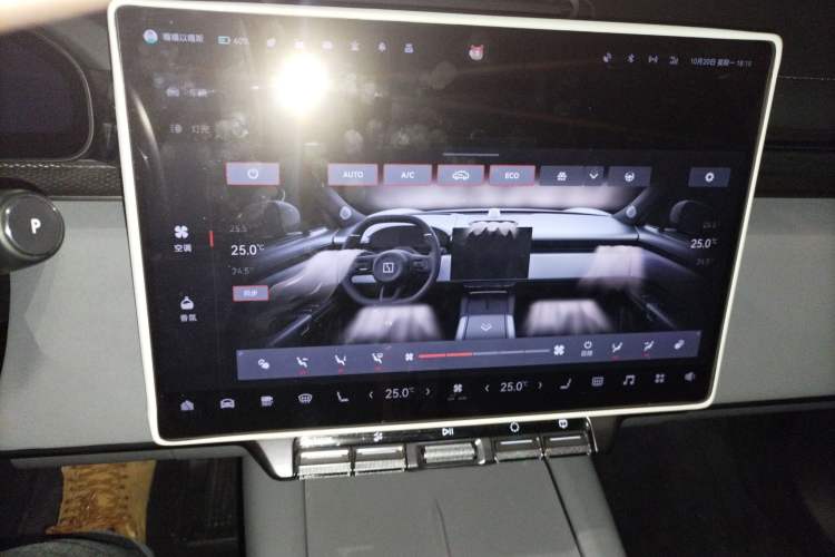 Used Zeekr 7X 2025 75 kWh Rear-Wheel Drive Intelligent Driving Version Audio And AC Panel