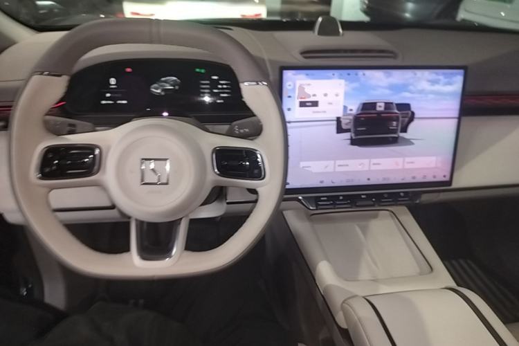 Used Zeekr 7X 2025 100kWh Long-Range All-Wheel Drive Intelligent Driving Version Center Console