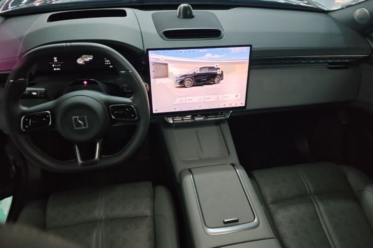 Used Zeekr 7X 2025 100 kWh Long-Range Rear-Wheel Drive with Intelligent Driving Features Center Console