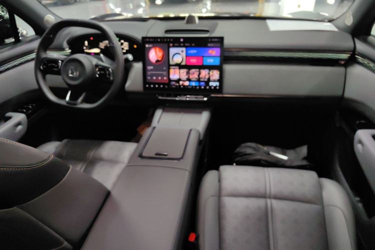 Used Zeekr 7X 2025 75 kWh Rear-Wheel Drive Intelligent Driving Version Center Console