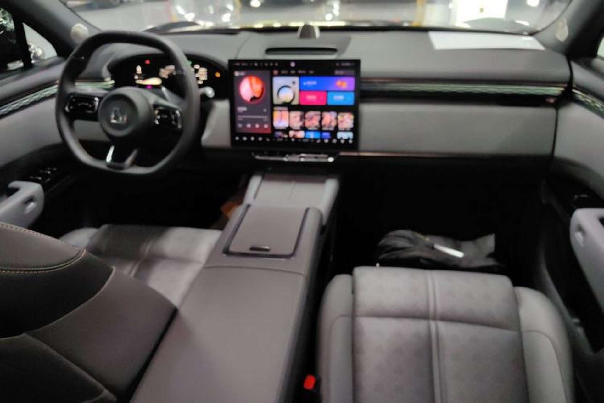 Used Zeekr 7X 2025 75 kWh Rear-Wheel Drive Intelligent Driving Version Center Console