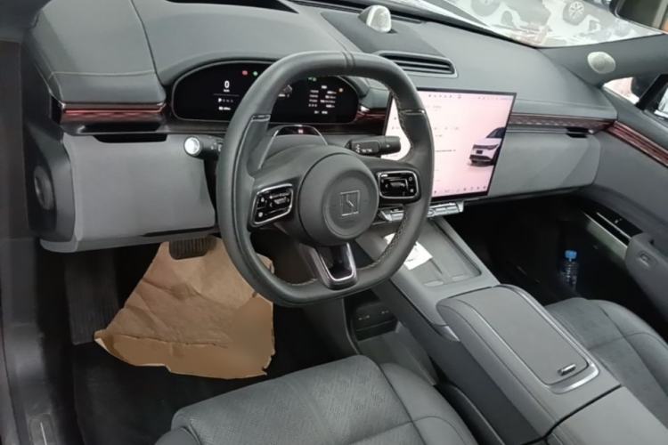 Used Zeekr 7X 2025 100 kWh Long-Range Rear-Wheel Drive with Intelligent Driving Features Center Console