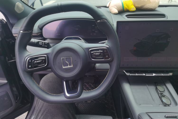 Used Zeekr 7X 2025 100 kWh Long-Range Rear-Wheel Drive with Intelligent Driving Features Center Console