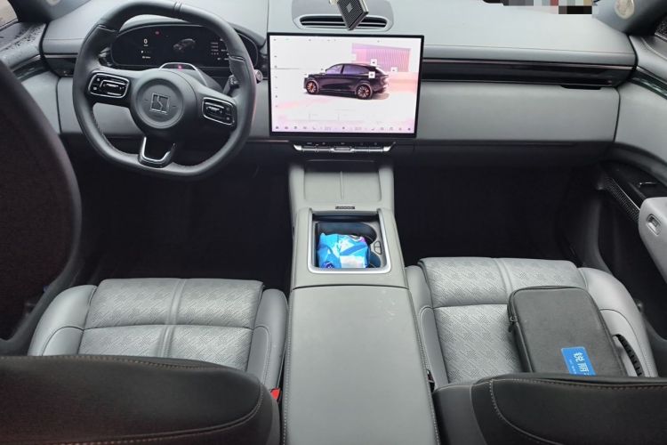 Used Zeekr 7X 2025 75 kWh Rear-Wheel Drive Intelligent Driving Version Center Console
