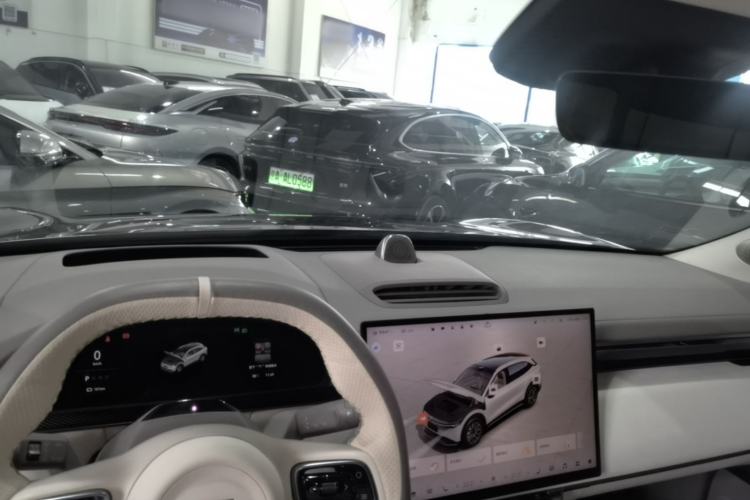 Used Zeekr 7X 2025 100 kWh Long-Range Rear-Wheel Drive with Intelligent Driving Features Center Console