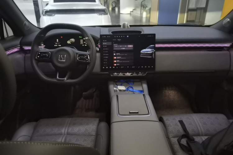 Used Zeekr 7X 2025 100kWh Long-Range All-Wheel Drive Intelligent Driving Version Center Console