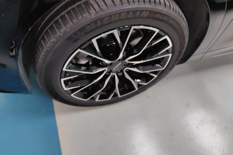 Used Zeekr 7X 2025 75 kWh Rear-Wheel Drive Intelligent Driving Version Exterior 4