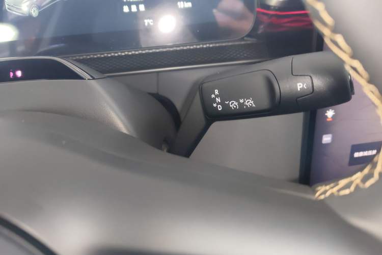 Used Zeekr 7X 2025 100 kWh Long-Range Rear-Wheel Drive with Intelligent Driving Features Gear Lever